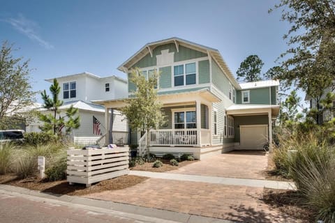 Sea Esta in Luxurious Watercolor with Screened Porch & Free Bikes House in Seagrove Beach