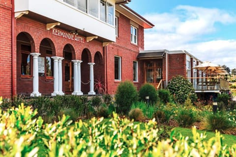 Property building, Facade/entrance, Garden