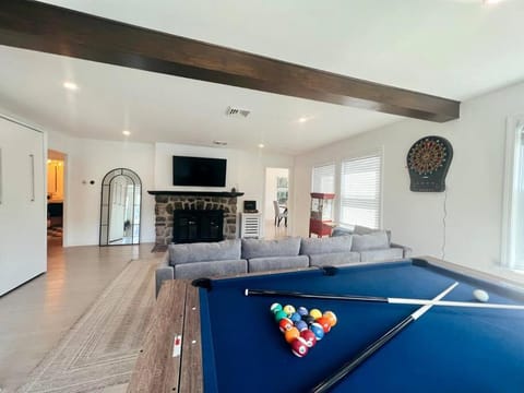 Blue House, King Bed, Grill, Pool Table, Air Hockey, Ping Pong Chalet in New Fairfield