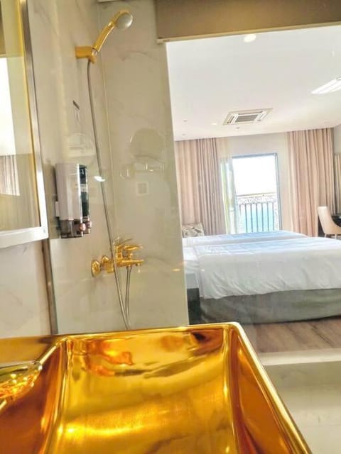 Căn hộ cao cấp tại Wyndham Danang Golden Bay Apartment in Da Nang