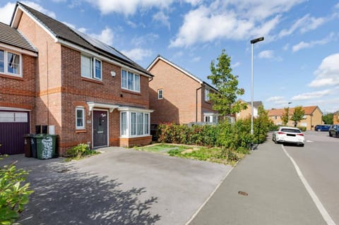 Property building, Garden, Street view, Parking