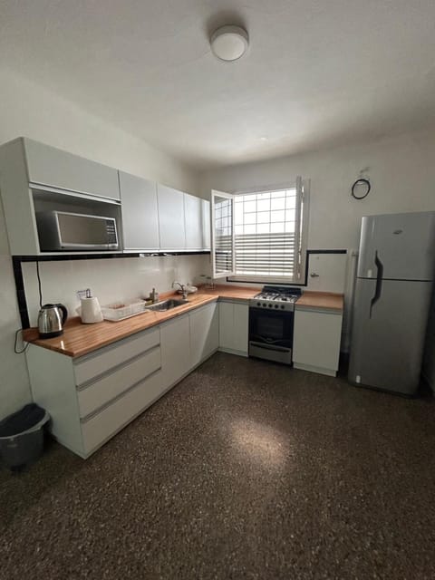 Kitchen or kitchenette, oven, pet friendly, stove