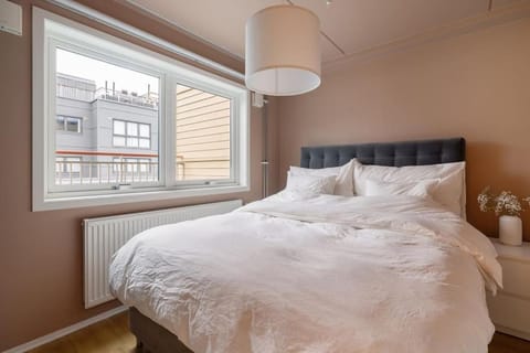 DINBNB APARTMENTS l Unbeatable Location l Priv Rooftop l Self Check-in Apartment in Oslo