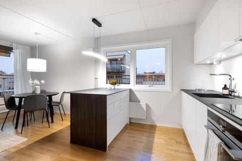 DINBNB APARTMENTS l Unbeatable Location l Priv Rooftop l Self Check-in Apartment in Oslo