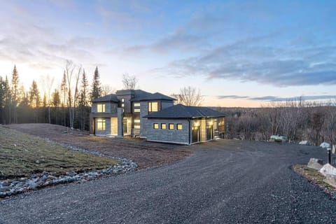 Luxurious Cottage at Lake of Bays Villa in Lake of Bays