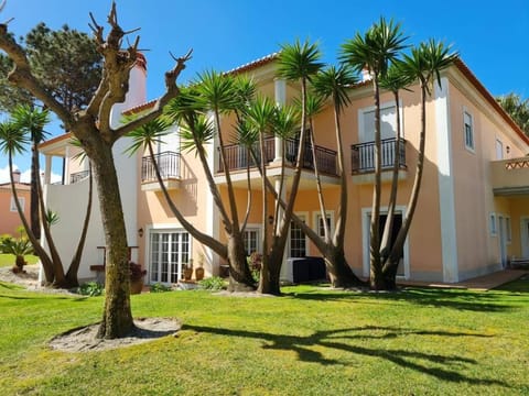 Property building, Day, Garden, Garden view