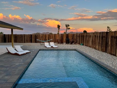 Pueblito Pool & Spa W Boulder Views House in Joshua Tree