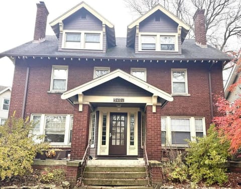 Lake Avenue Apartment Apartment in Cleveland Heights