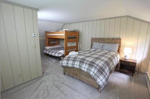 NEW Mt Snow Private Chalet Chalet in West Dover