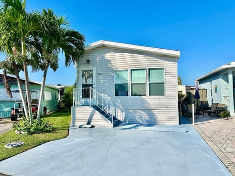 Shell Haven Bungalow N590 House in Hutchinson Island