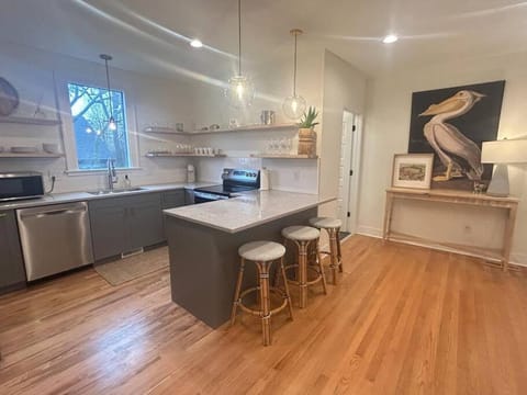 2024-Renovated 1800s Farmhouse - First Floor Apartment in Ann Arbor