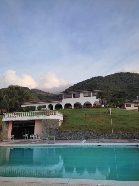 finca Bella Vista Casa in Calima