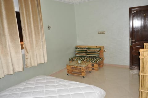 Bed, Living room, Photo of the whole room, Seating area, Bedroom