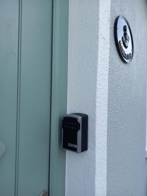 Property building, Facade/entrance, locker