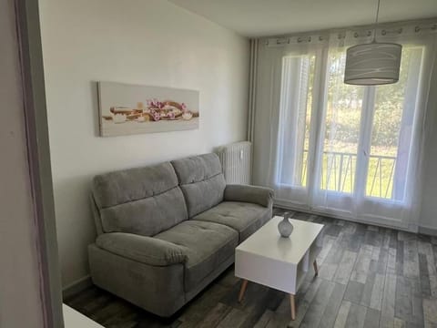 Appartement in der Nähe des Paul Constans Lycee Apartment in Montluçon