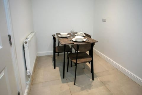 5-Br House, Sleeps 9, Free Parking, Monthly Saving House in Leicester