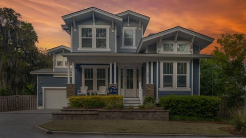 Deja Blue-6BR w Pool Hot Tub-Steps To Beach House in South Forest Beach