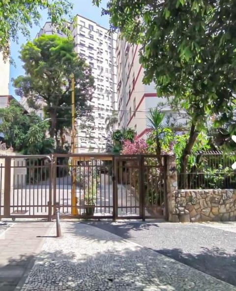 Apartamento espaçoso em Laranjeiras, rua do Cristo Redentor Apartment in Santa Teresa