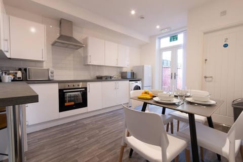 Dining area, Communal kitchen