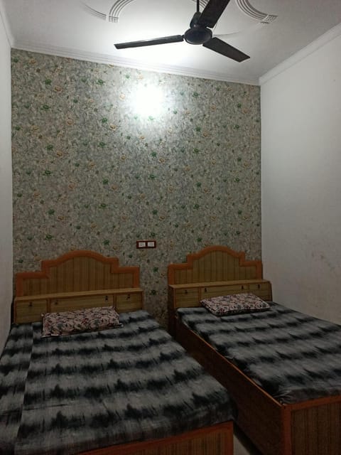 Radha Krishna Home Stay Hotel in Rishikesh