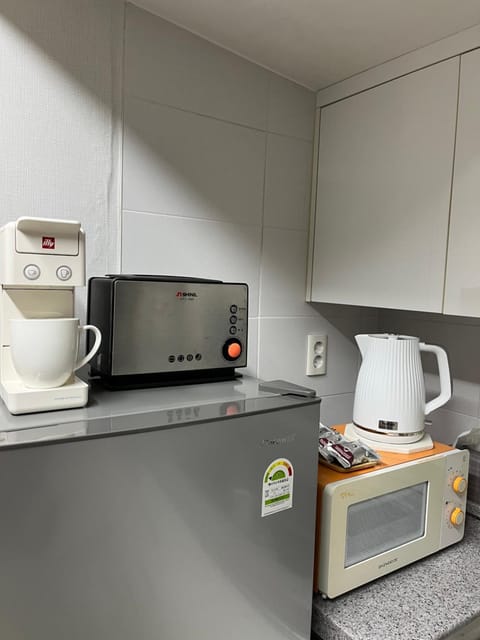 Coffee/tea facilities, Kitchen or kitchenette, minibar, toaster