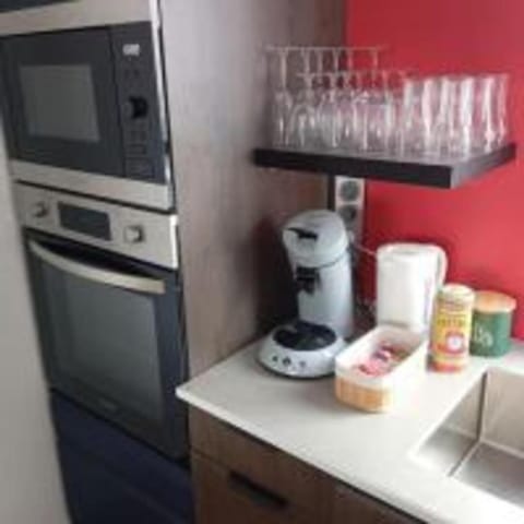 Coffee/tea facilities, microwave, oven