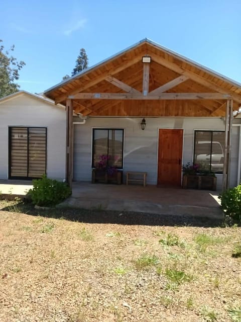 Cabaña Artemisa House in Bio Bio, Chile