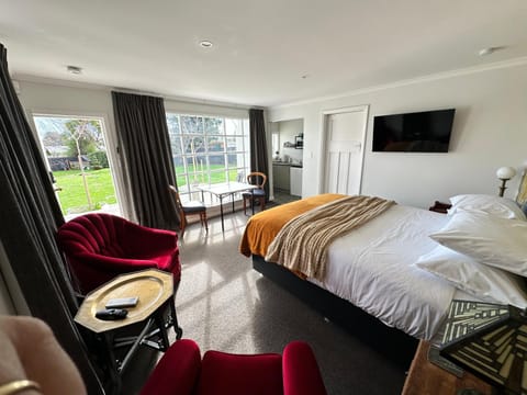 Art Deco BNB Bed and Breakfast in Havelock North