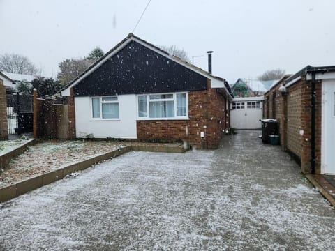 Newly refurbished 3 bed bungalow Casa in Harpenden