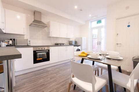 Dining area, Communal kitchen