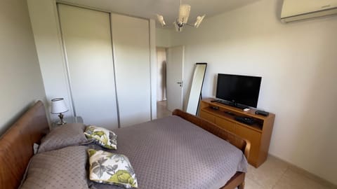 Bed, TV and multimedia, Bedroom