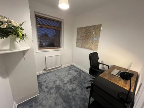 Cosy & Comfortable 3 Bed House, Office & Driveway House in London Borough of Lewisham