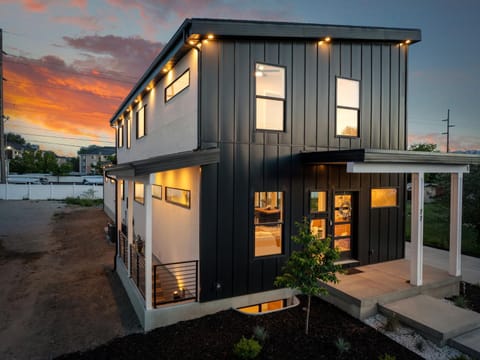 Modern Style Home Near Canyon RSL and expo House in Sandy