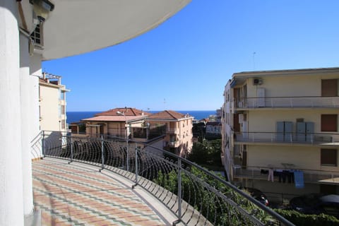 City view, Garden view, Sea view