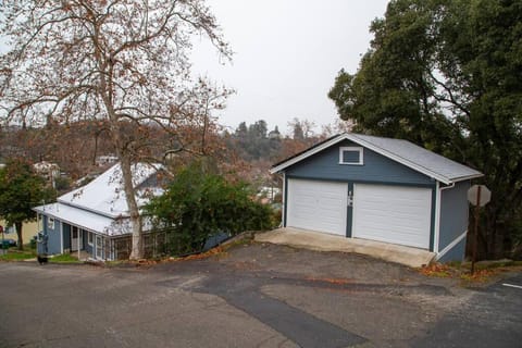 Yosomite Gateway Historic Victorian with Modern Touch House in Sonora