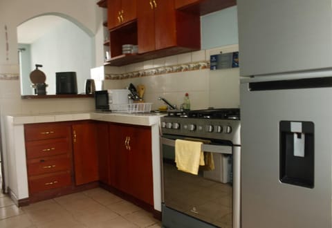 Coffee/tea facilities, Kitchen or kitchenette, microwave, oven, pet friendly, stove