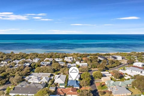 Meters to Beach, Walk to Town! House in Dunsborough