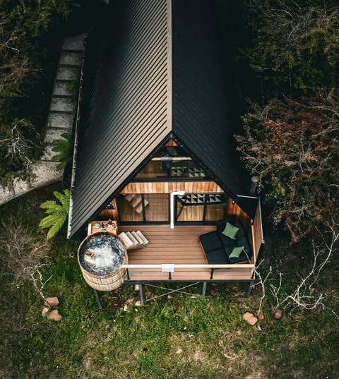 Property building, Natural landscape, Garden, Hot Tub, Balcony/Terrace, Garden view, Mountain view, sunbed
