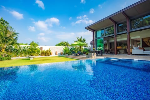 Property building, Garden, Garden view, Pool view, Swimming pool, Swimming pool