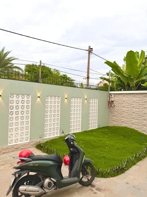 Patio, Day, Garden, Balcony/Terrace, Garden view