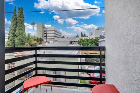 View (from property/room), Balcony/Terrace, City view