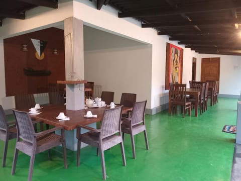 Restaurant/places to eat, Seating area, Dining area