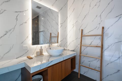 Bathroom, towels
