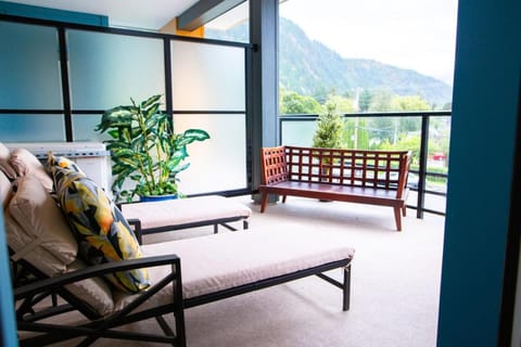 The Eko, 1 Bed w Relaxing Patio and Mountain Views Appartement in Harrison Hot Springs