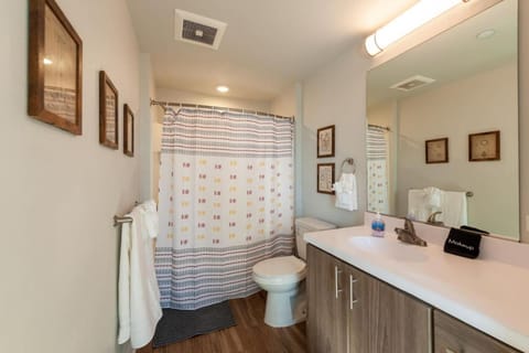 Modern Farmhouse APT RM Bth Gym Pool Tan Apartment in Chico