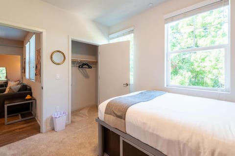 Spanish Style Rm Bath CoLiving Office Gym Apartment in Chico