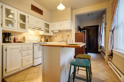 Dining area, kitchen