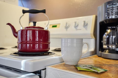 Coffee/tea facilities, kitchen