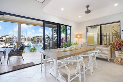 Villa Utopia On The Marina 3 Bed, 3 Bath House in Darwin