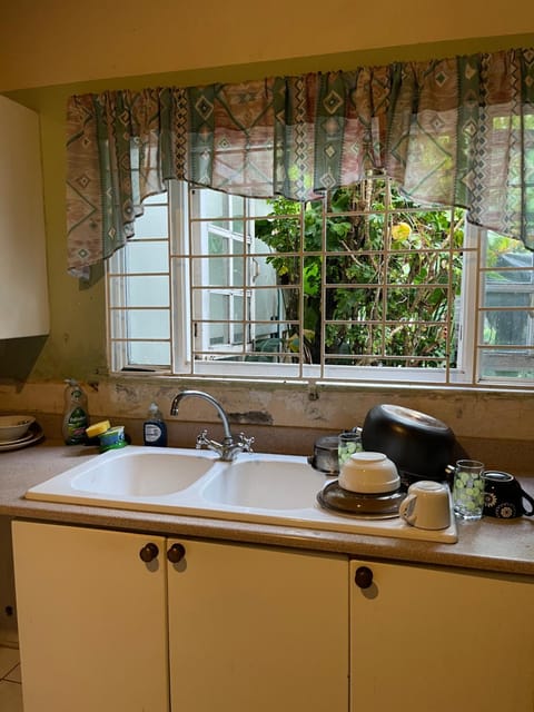 View (from property/room), Kitchen or kitchenette, Garden view, Garden view, Inner courtyard view, pet friendly, stove